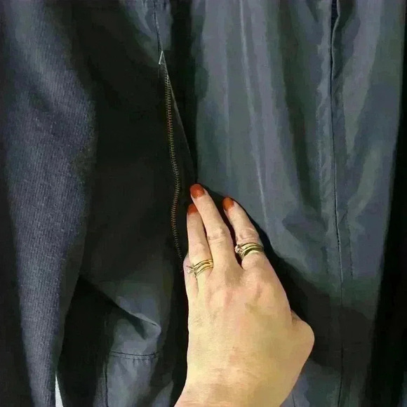 Ladies‎ Banana Republic blue jacket nylon and knit. Size large. - Picture 3 of 10